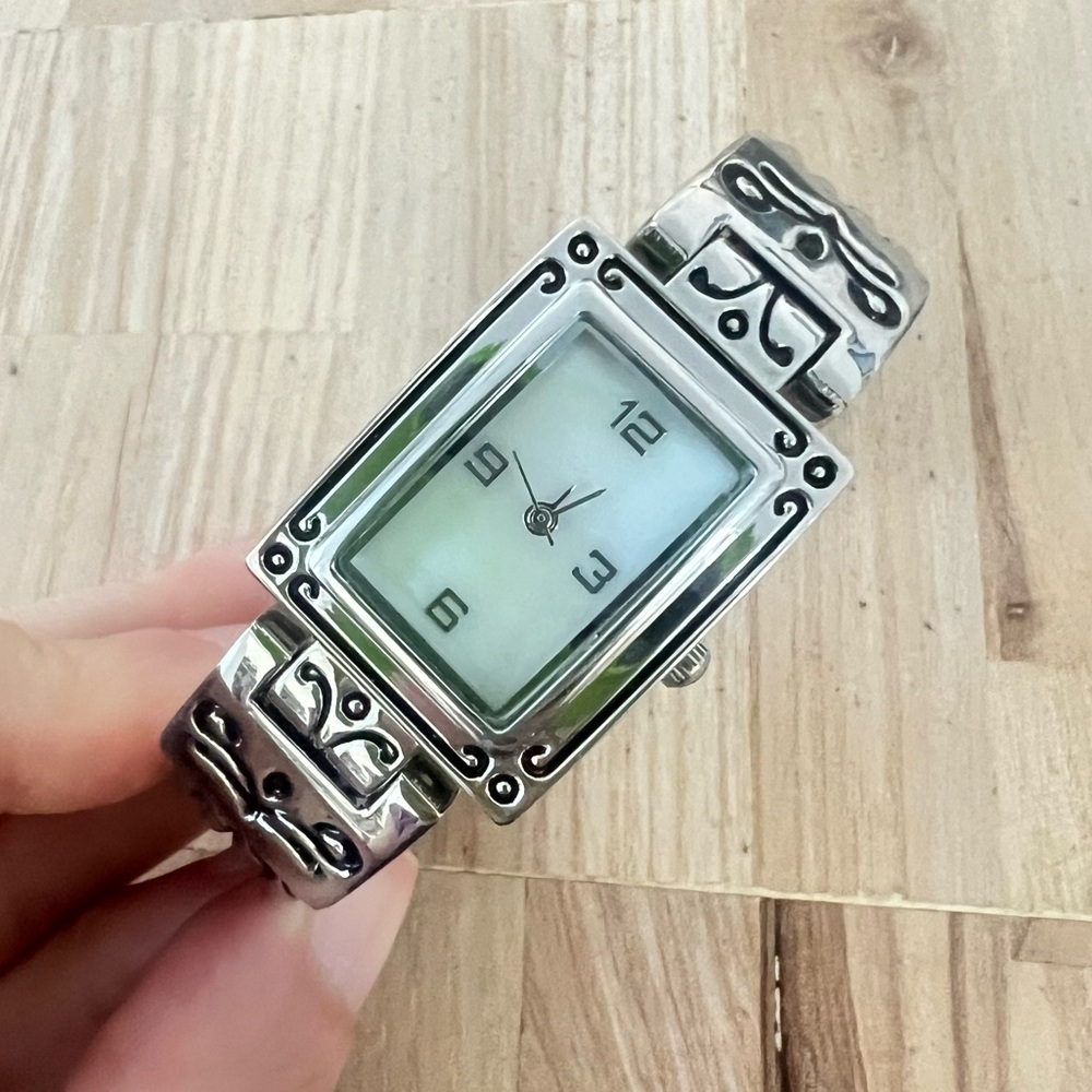 Unbranded ladies rectangular silver tone hinged cuff bracelet watch NEW BATTERY